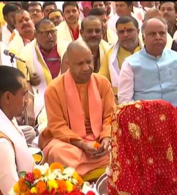 मां अन्नपूर्णा की मुख्यमंत्री योगी आदित्यनाथ ने की प्राण-प्रतिष्ठा